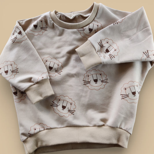 Oversized Sweater Lion